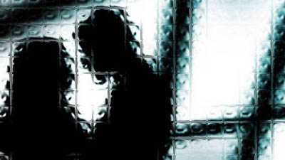 Heboh! Mesum dengan Istri Orang, Oknum Kades Ini Ngumpet di Plafon Saat Digerebek